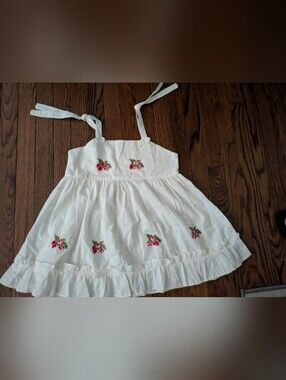 🆕 NWOT Spanish embroidered strawberry tie-tank top